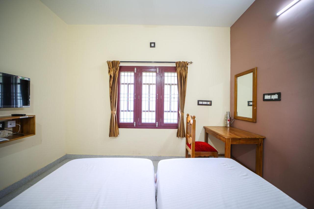 The Pothigai Palace Hotel Kuttālam Buitenkant foto