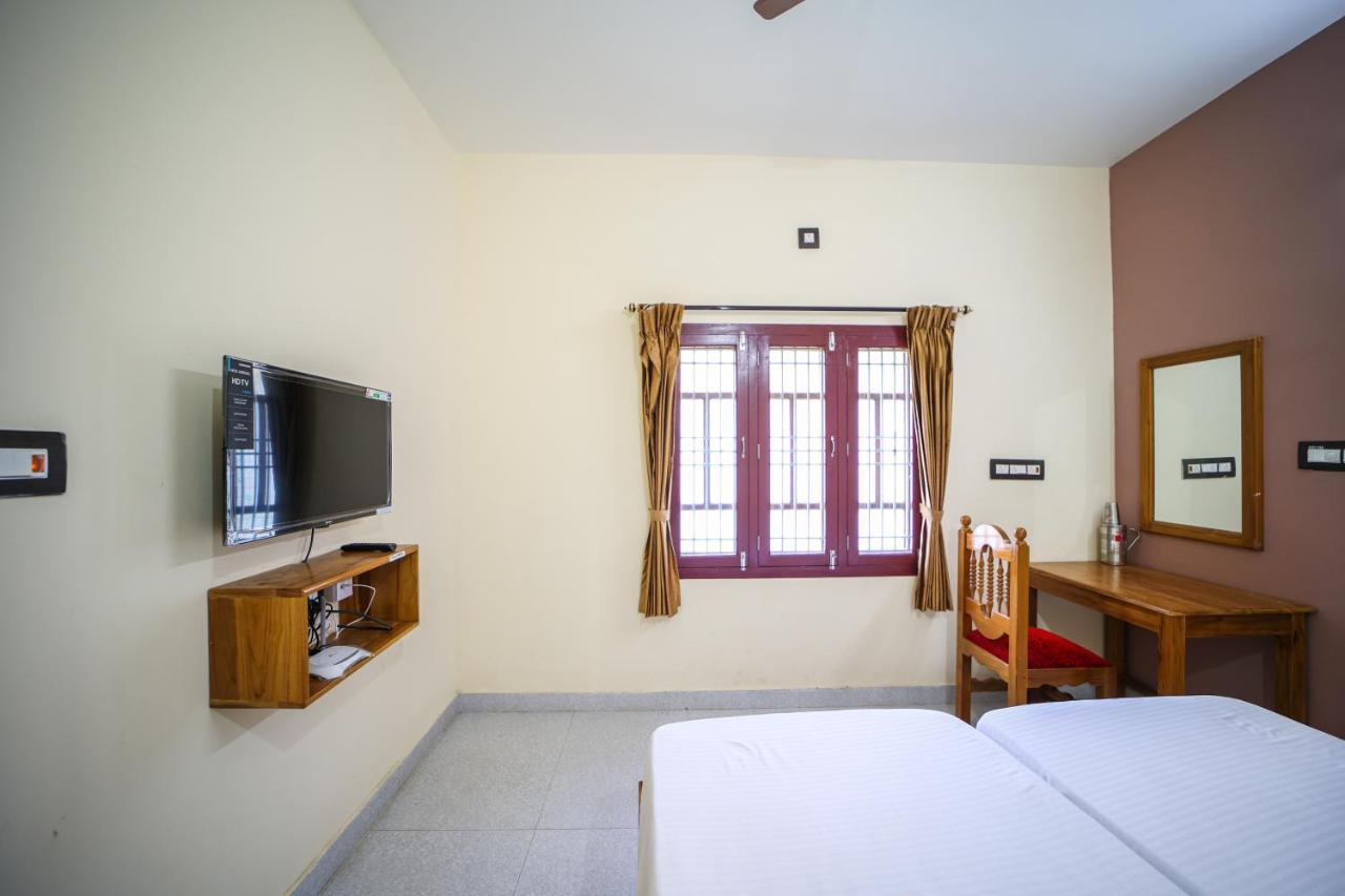 The Pothigai Palace Hotel Kuttālam Buitenkant foto