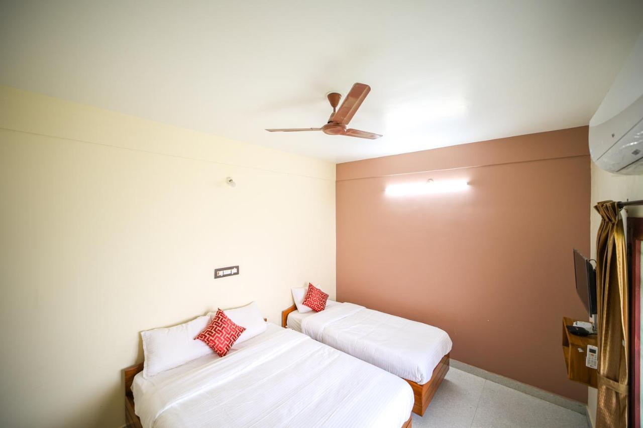 The Pothigai Palace Hotel Kuttālam Buitenkant foto