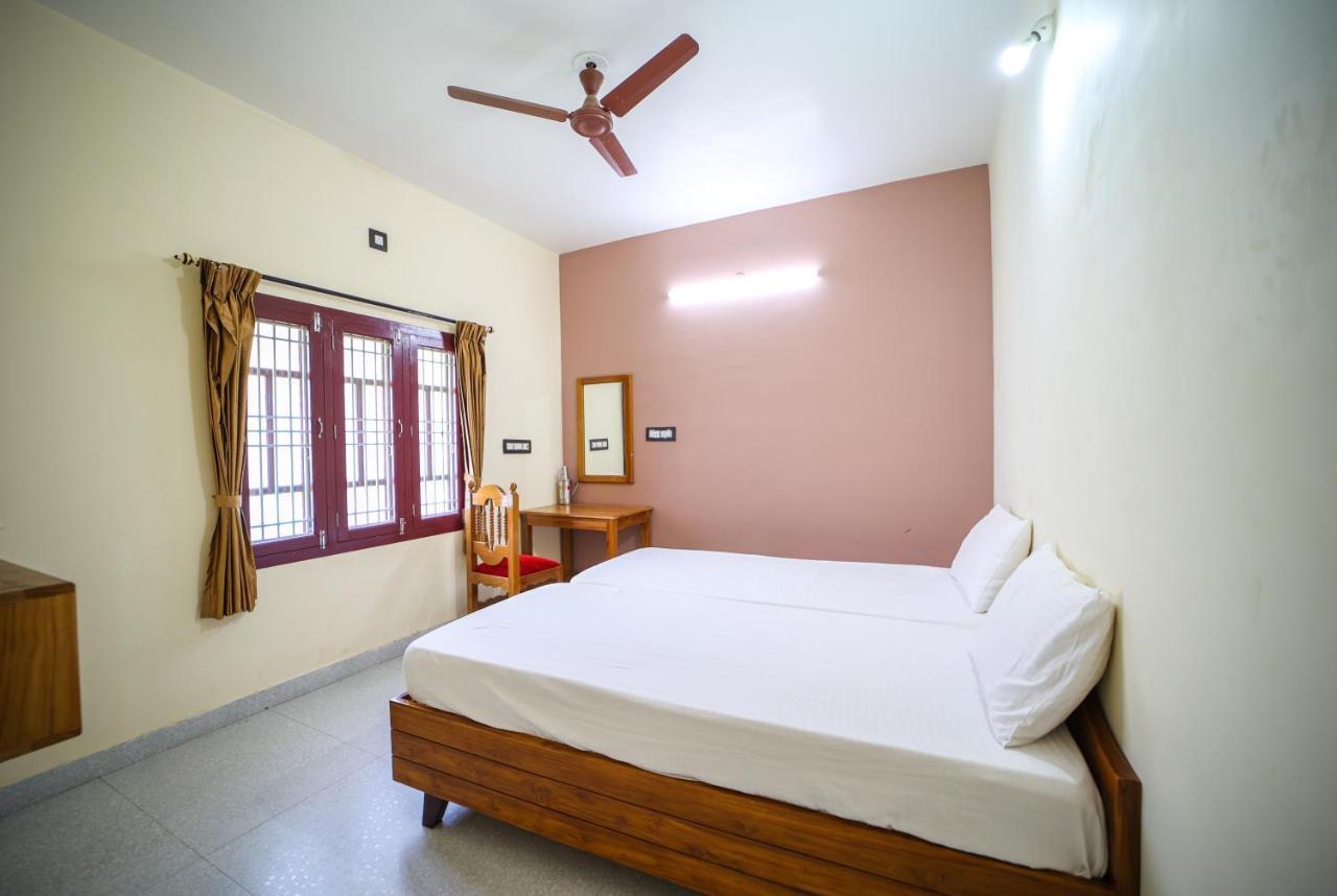 The Pothigai Palace Hotel Kuttālam Buitenkant foto