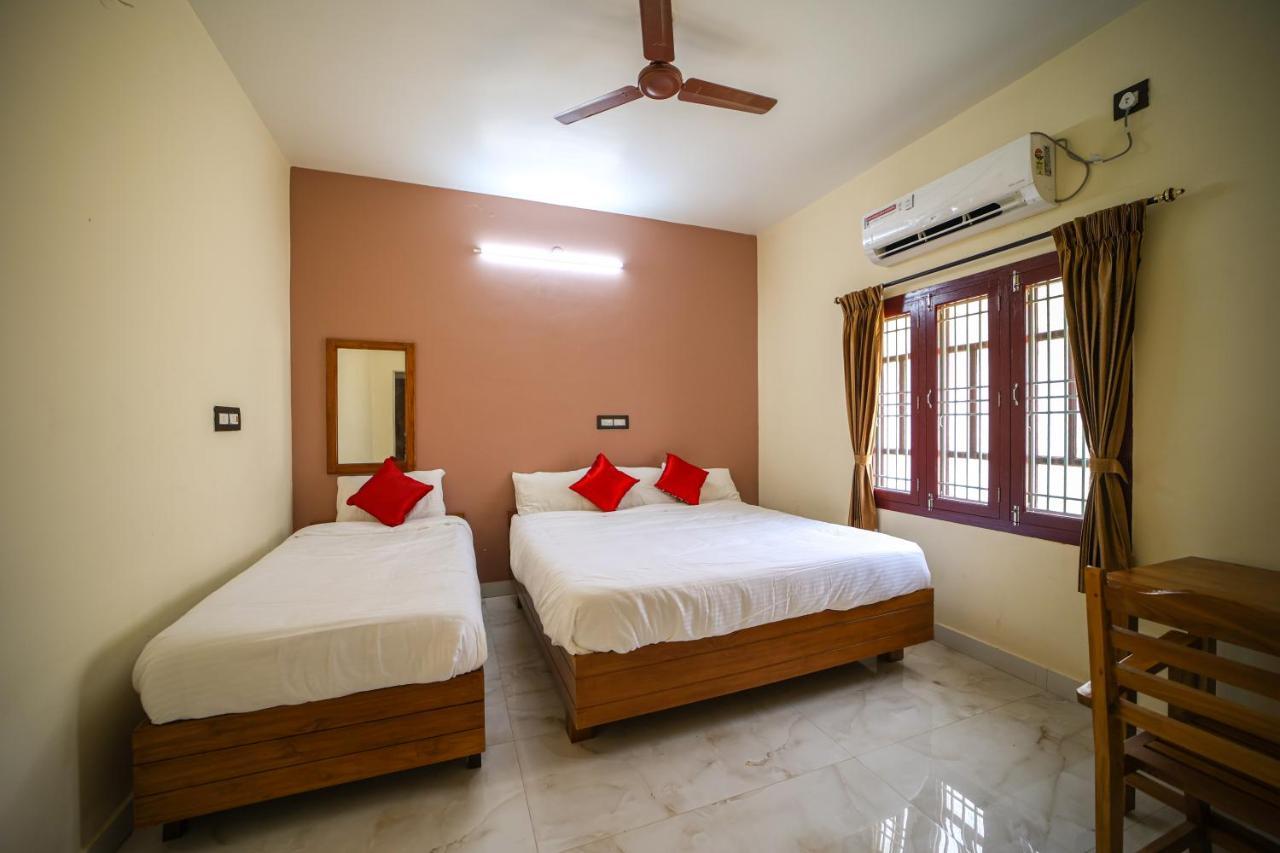 The Pothigai Palace Hotel Kuttālam Buitenkant foto