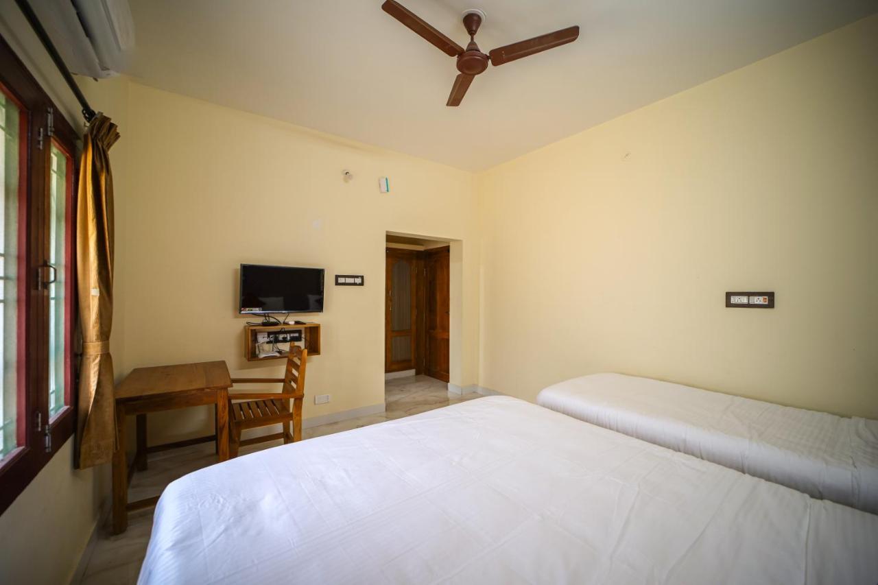The Pothigai Palace Hotel Kuttālam Buitenkant foto